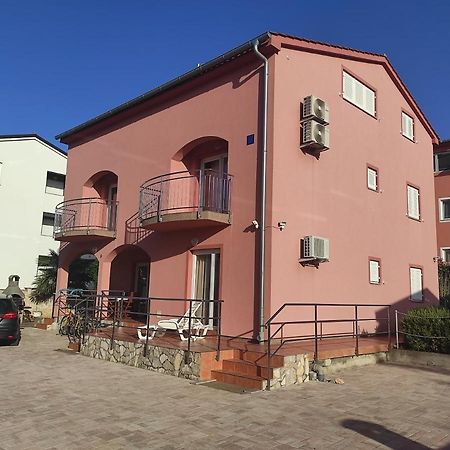 Apartments Mihael Малинска Екстериор снимка