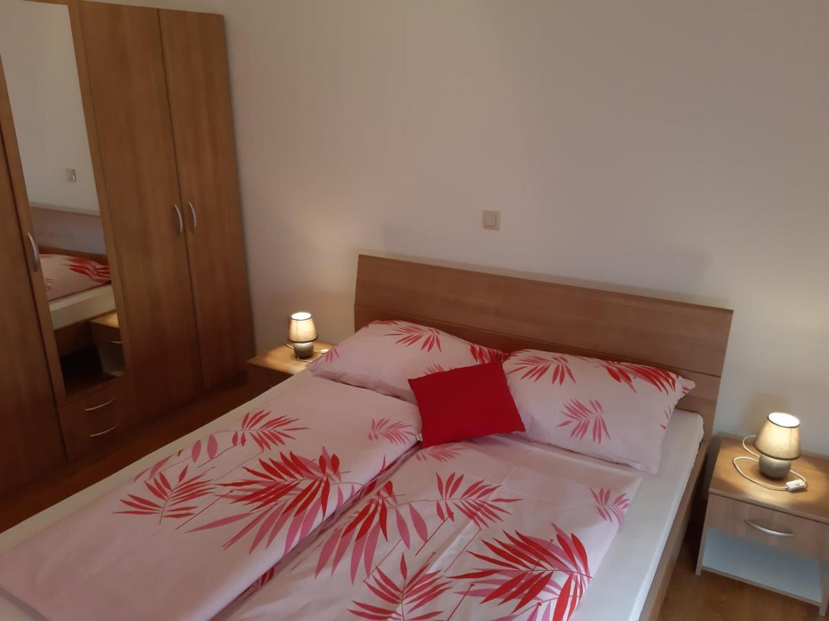 Apartments Mihael Малинска Екстериор снимка