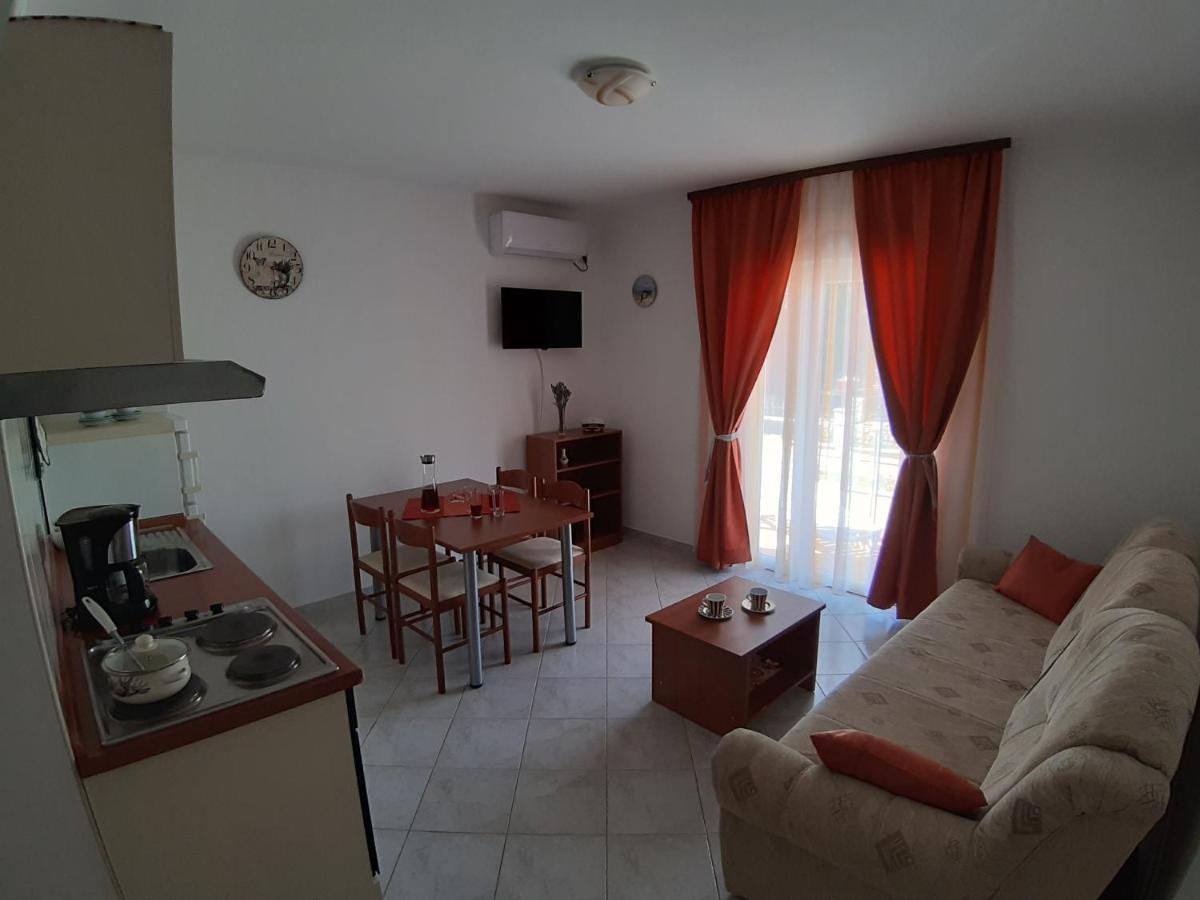 Apartments Mihael Малинска Екстериор снимка