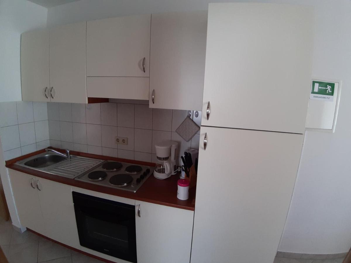 Apartments Mihael Малинска Екстериор снимка