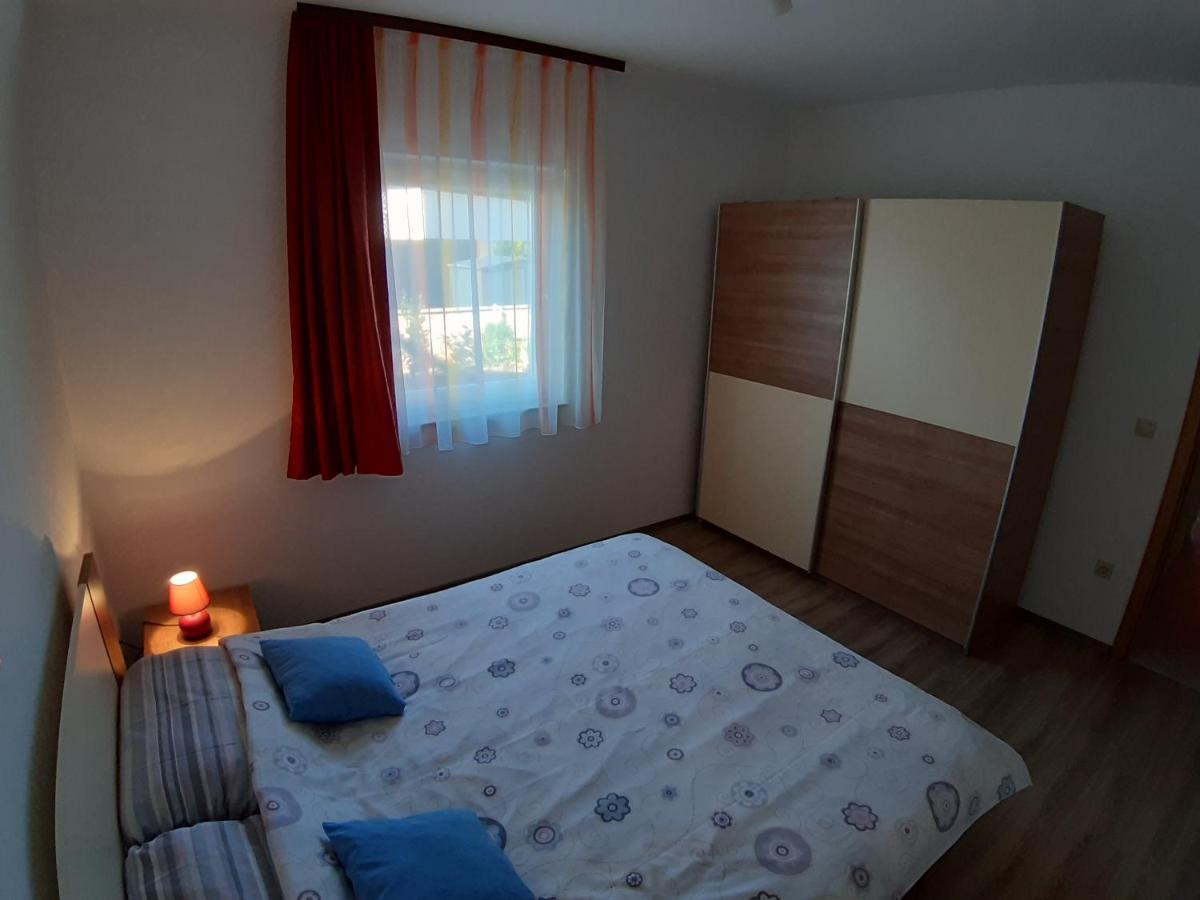 Apartments Mihael Малинска Екстериор снимка