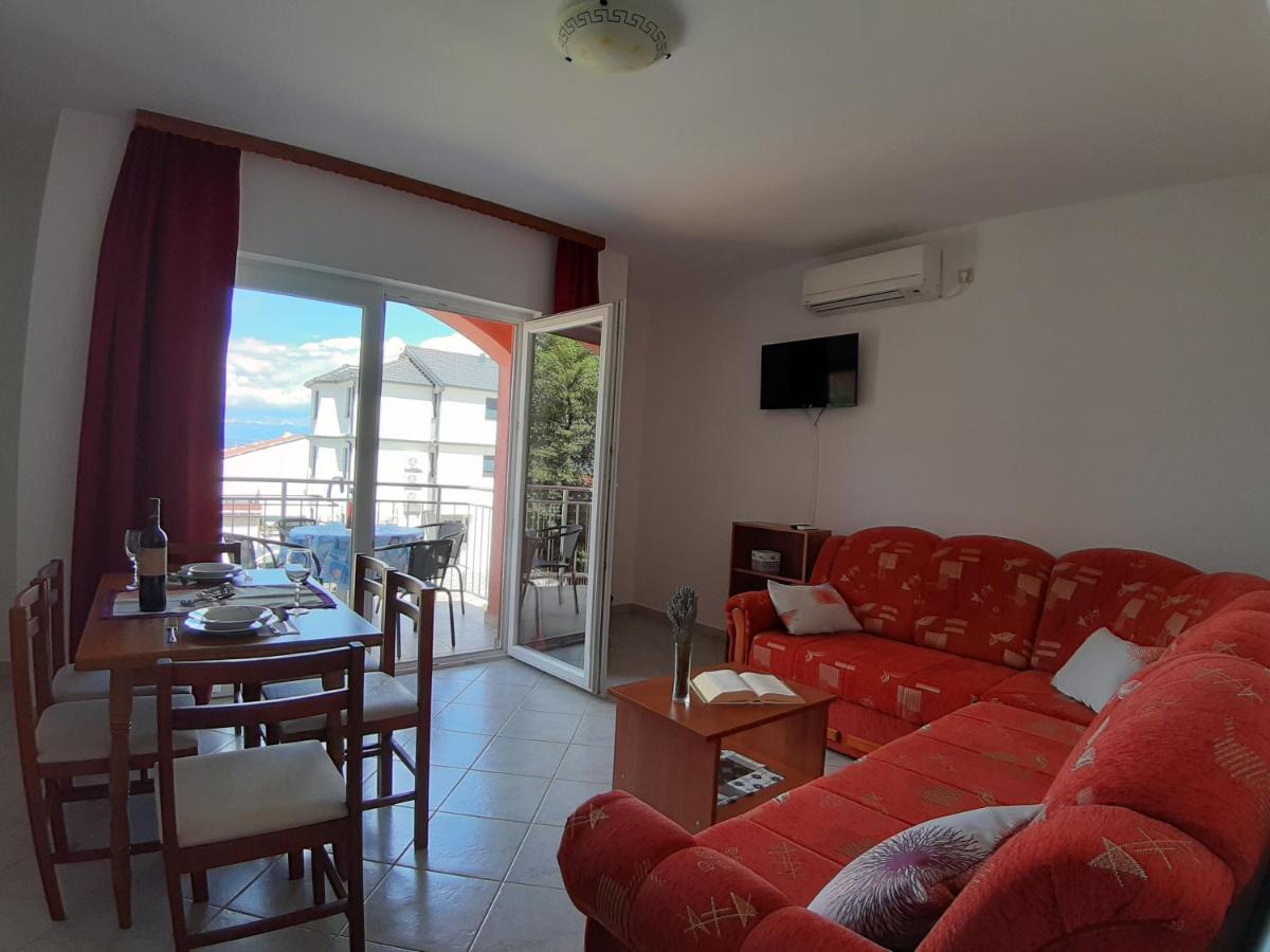 Apartments Mihael Малинска Екстериор снимка