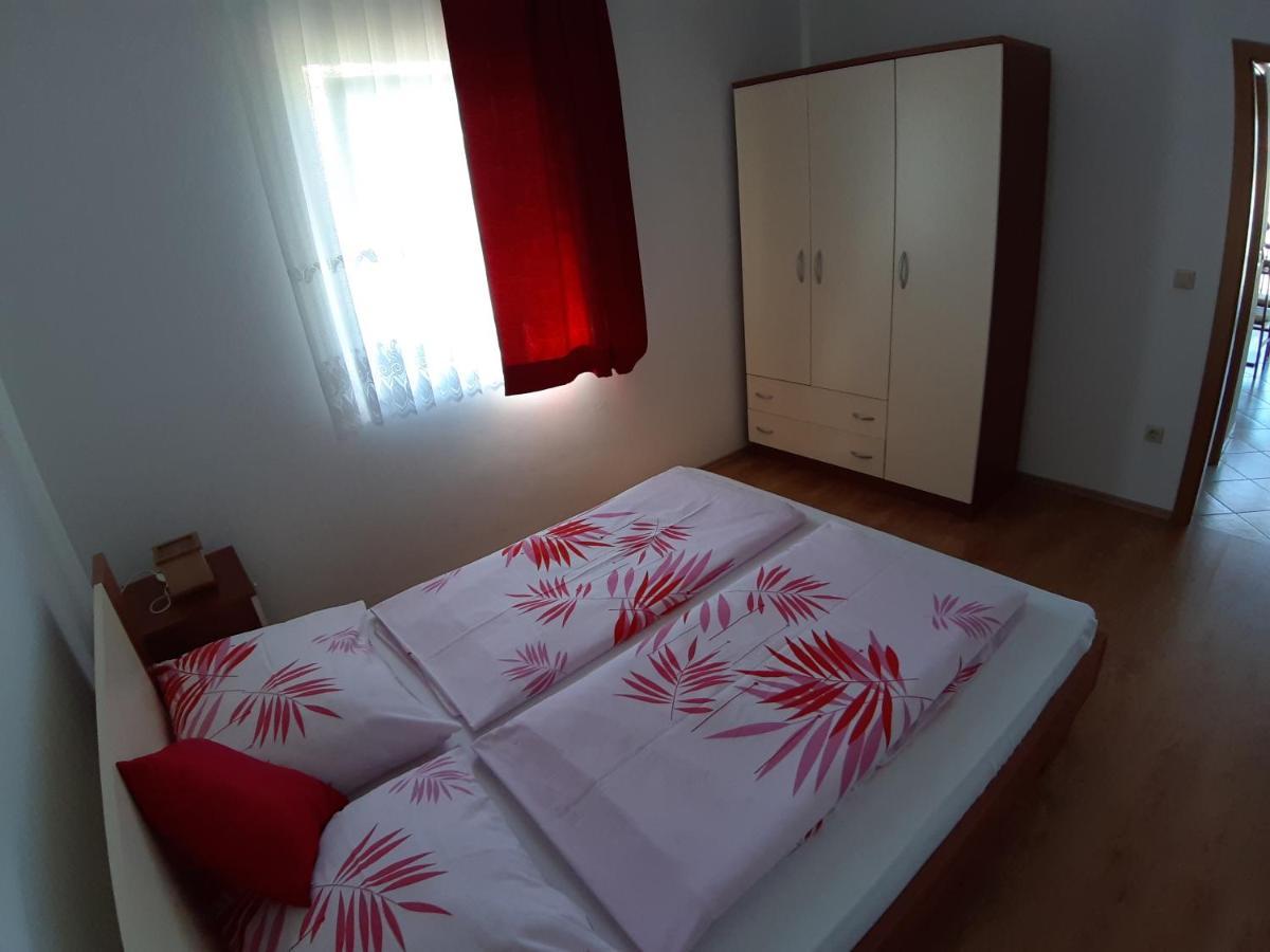 Apartments Mihael Малинска Екстериор снимка
