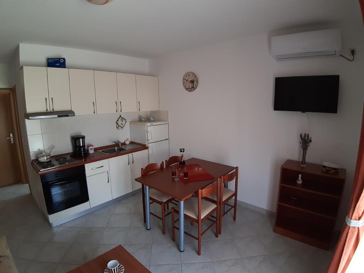 Apartments Mihael Малинска Екстериор снимка
