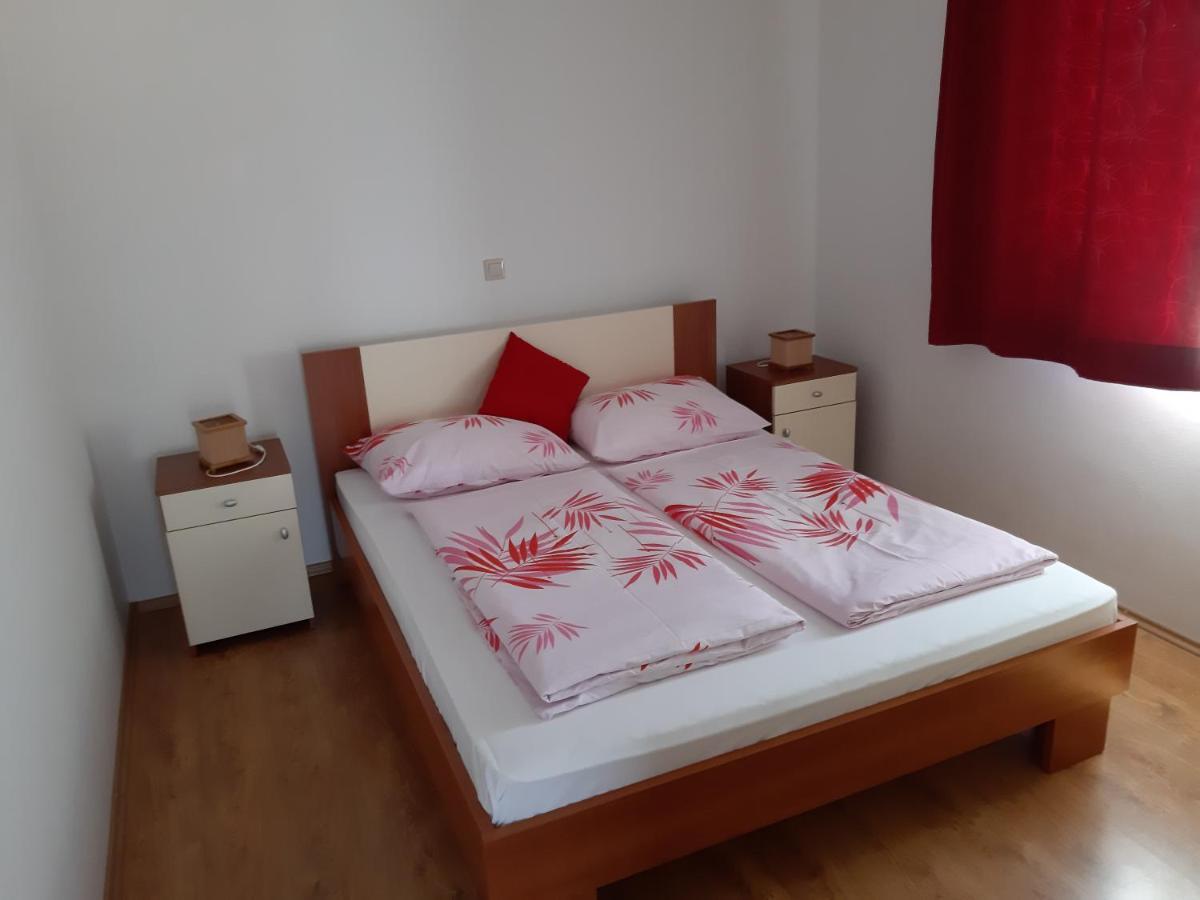 Apartments Mihael Малинска Екстериор снимка