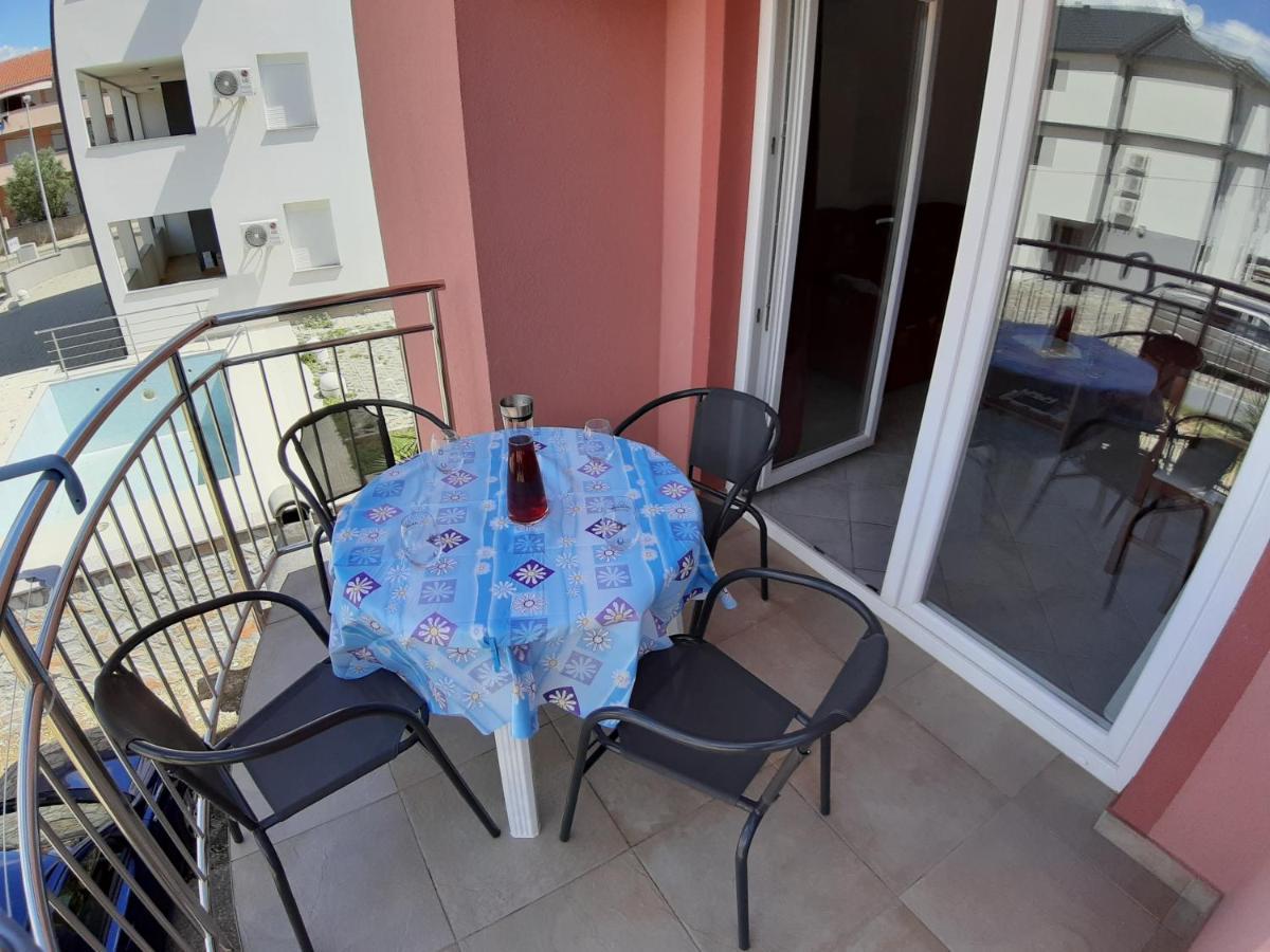 Apartments Mihael Малинска Екстериор снимка