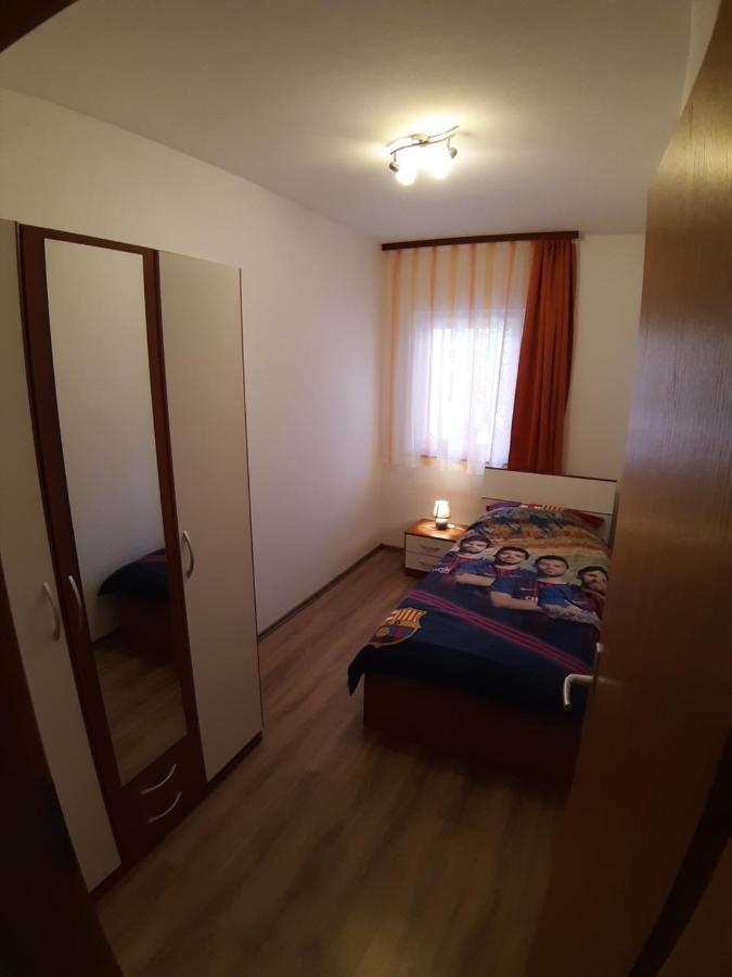 Apartments Mihael Малинска Екстериор снимка