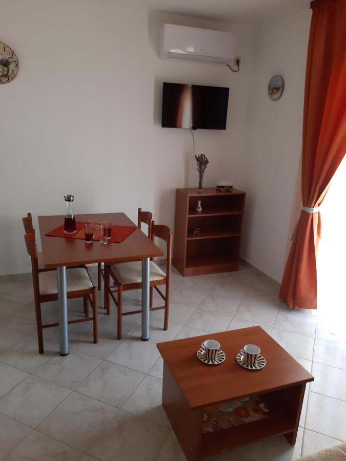 Apartments Mihael Малинска Екстериор снимка