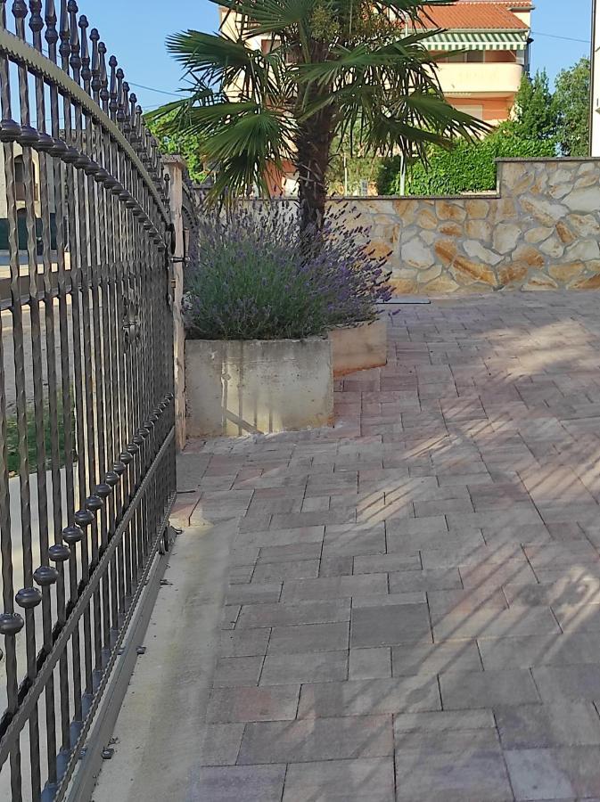 Apartments Mihael Малинска Екстериор снимка